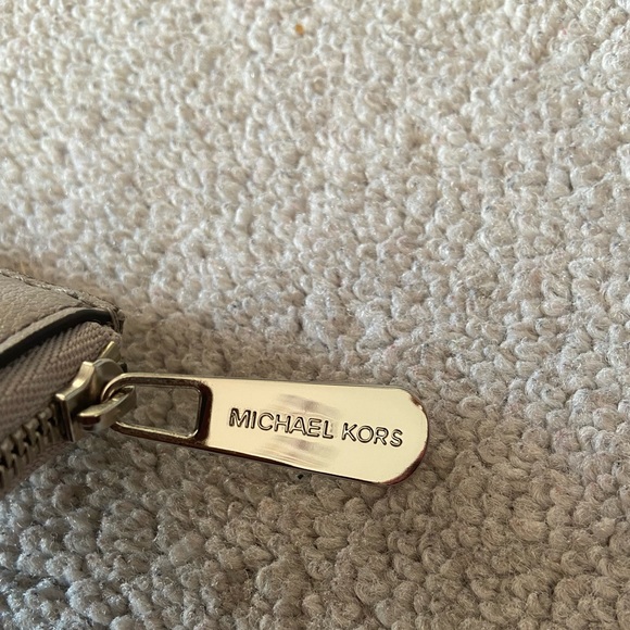 MICHAEL KORS Grey Wristlet/Clutch - Picture 3 of 7